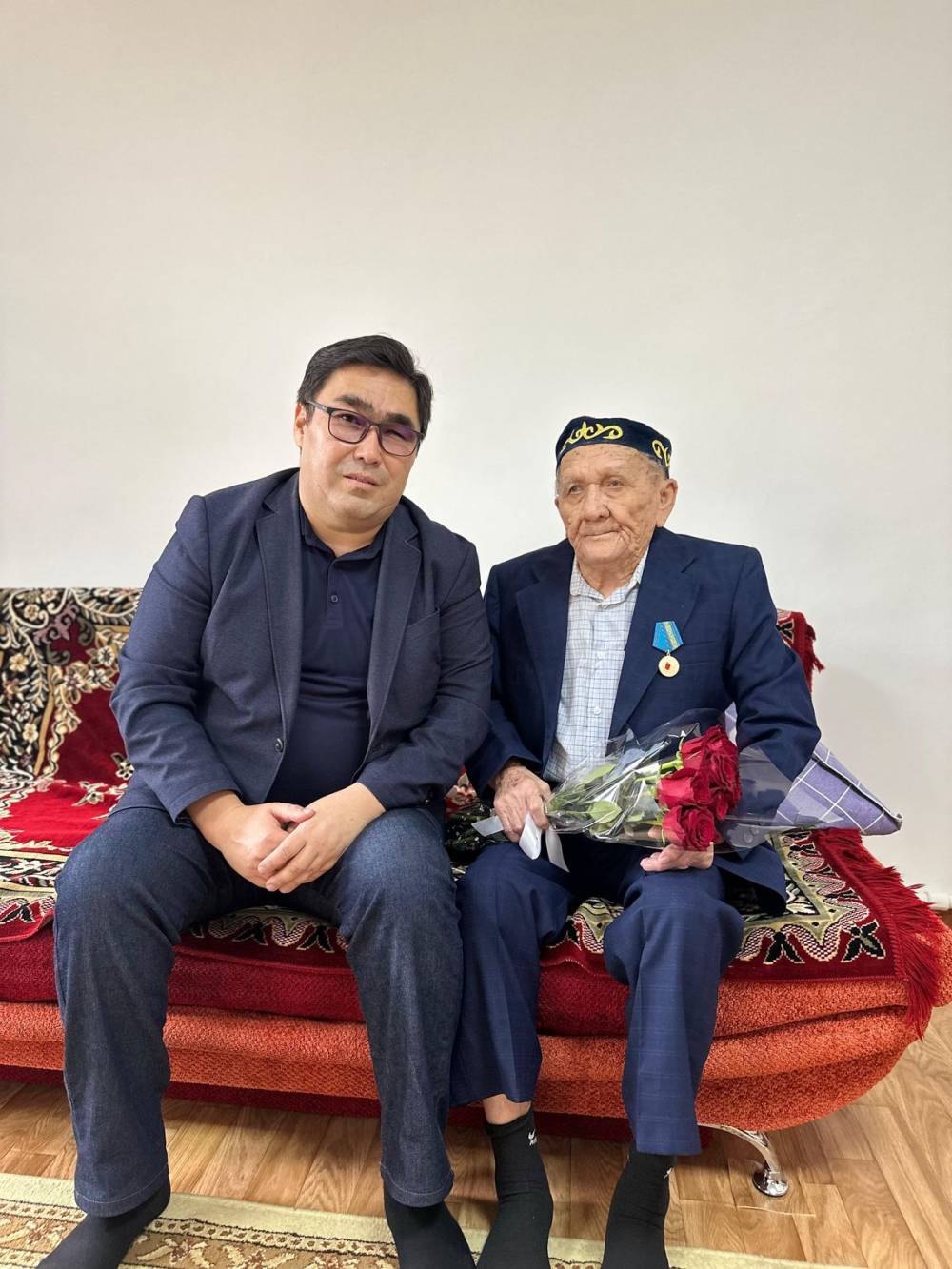 ҚАЛАЛЫҚ ҚОҒАМДЫҚ КЕҢЕС ТӨРАҒАСЫ ТЫЛ АРДАГЕРЛЕРІНЕ ҚҰРМЕТ КӨРСЕТТТІ.
